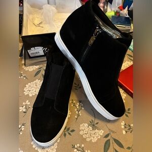 Aqua College Black Suede Waterproof Sneaker Booties. 
New inBox.Size 9.5 Medium.